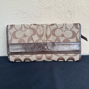 Coach  Vintage Y2K Tan and Brown Signature C Wallet